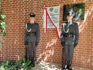 Uroczystość odsłonięcia tablicy pamiątkowej mjr Mariana Bernaciaka ps. "Orlik"  w Kazimierzu Dolnym