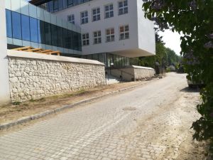 Kazimierz Dolny: Kolejny problem na placu budowy szkoły