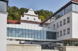 Sprzedajemy szkołę w Kazimierzu, czy likwidujemy szkoły gminne?