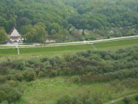 Kilka sł&oacute;w refleksji na temat sprawy kamieniołomu, z Zana House w tle