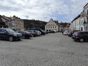 Dlaczego przewodniczący Rady Miejskiej  oraz burmistrz  nie korzysta z pomocy Rady Miejskiej ?