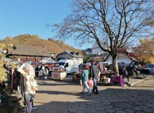 Przetarg na stragany  przy Małym Rynku