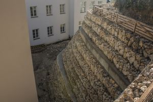 Szkoły brak, pieniędzy brak, winnych też brak