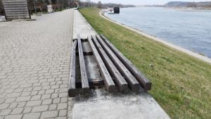 O śmieciach połamanych ławkach raz jeszcze...